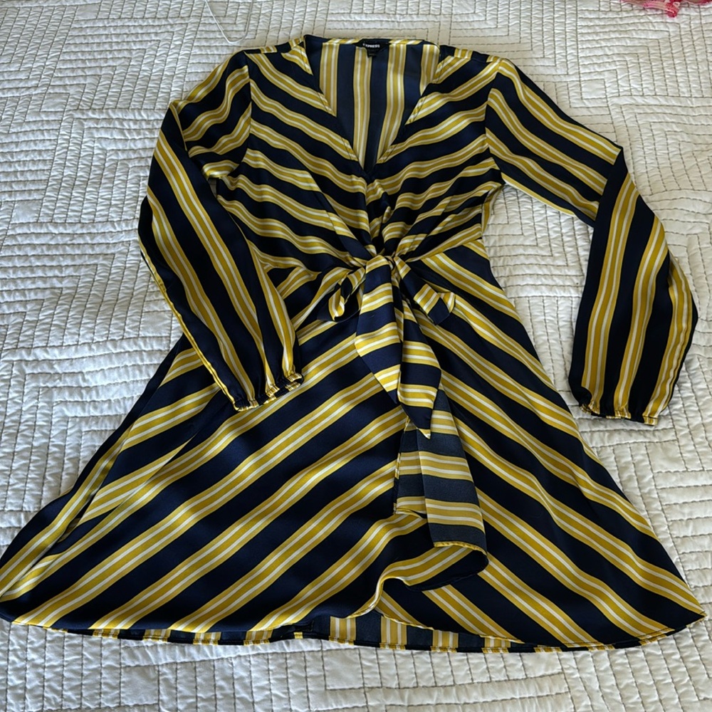 Express Yellow and Navy Wrap Mini Dress 💛💙